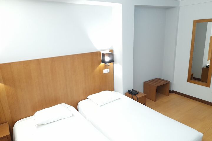 Room 5 of 33
