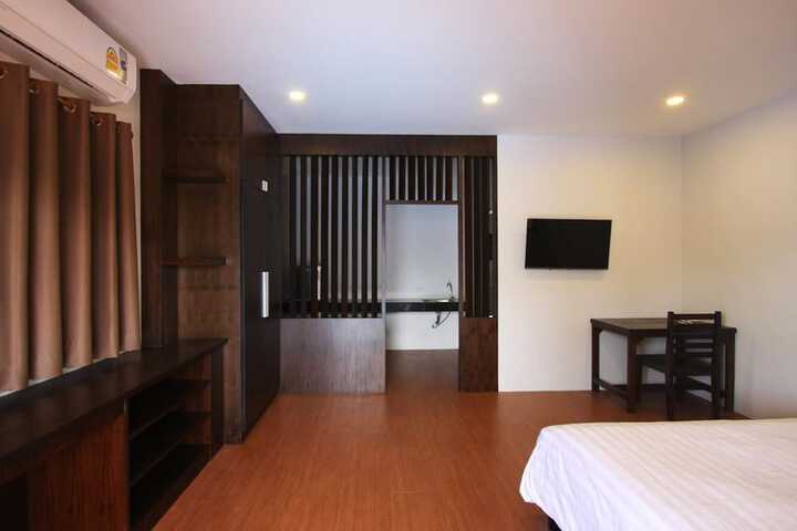 Room 4 of 32