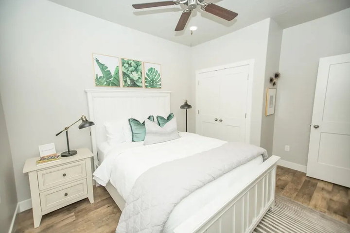 Room 4 of 17