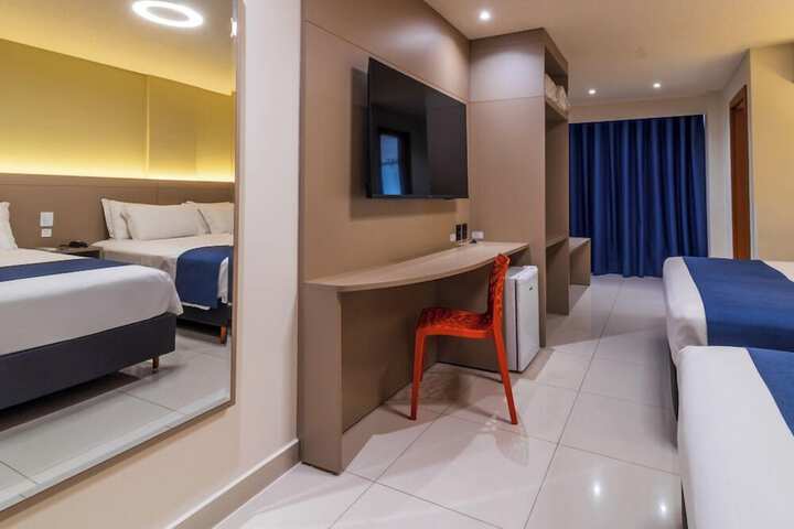Room 28 of 102