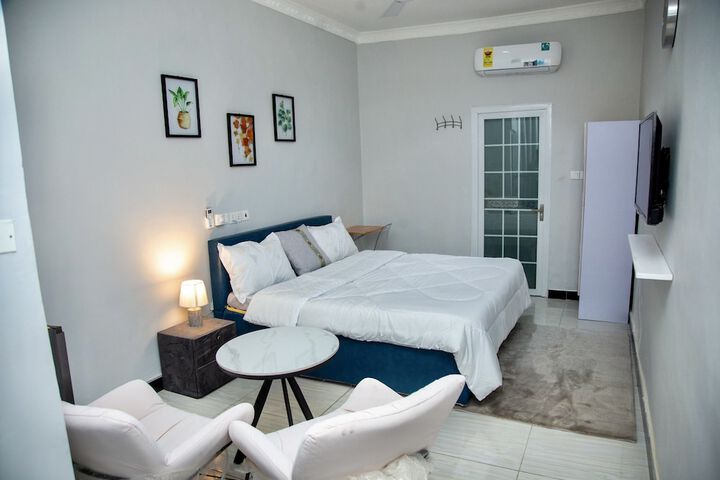 Room 7 of 77