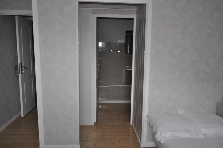 Room 19 of 59
