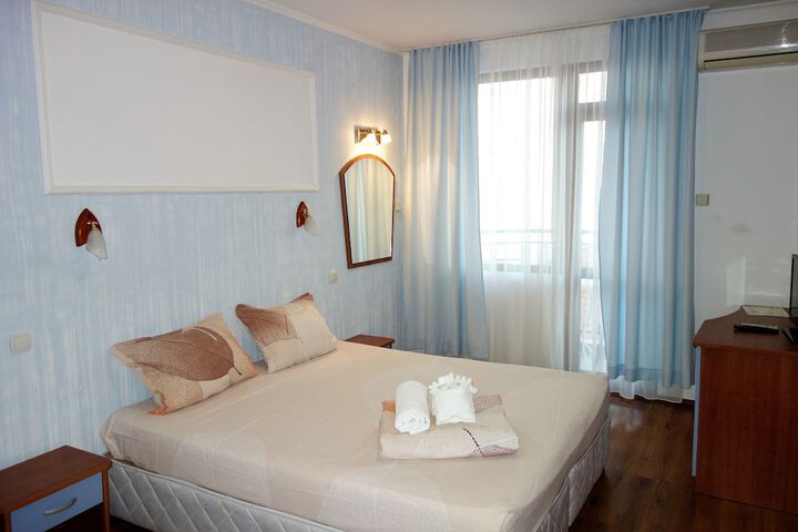 Room 10 of 29