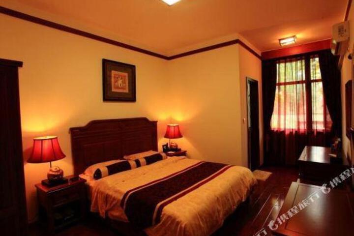 Qingcheng Park Riverside Garden Hotel