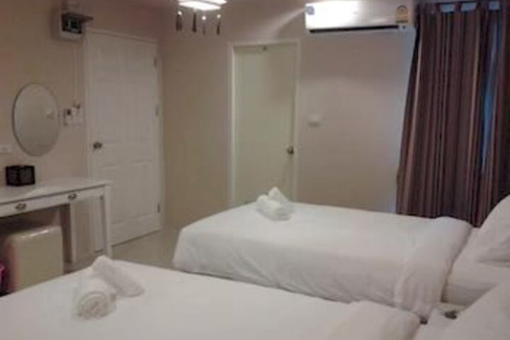 Room 11 of 39