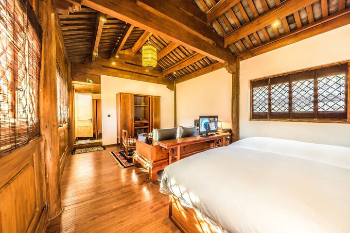 Room 2 of 73