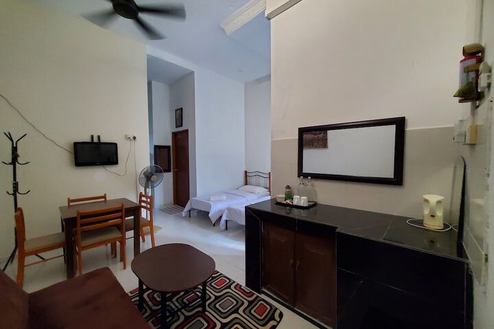 Room 10 of 31