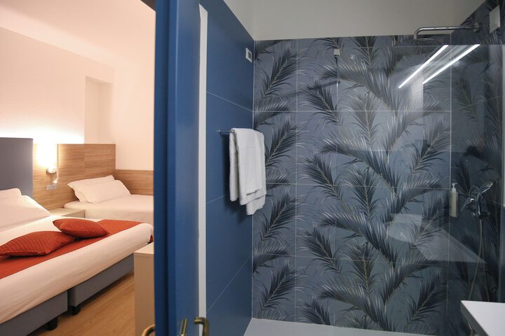 Room 185 of 221