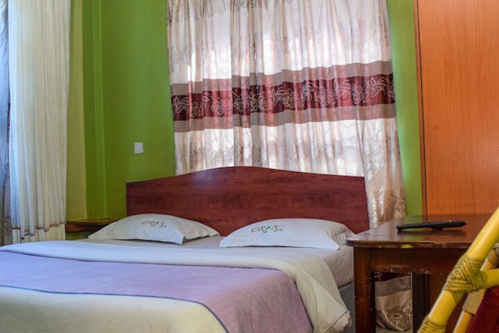 Room 3 of 8