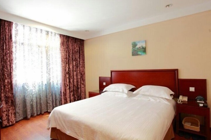 Room 9 of 72