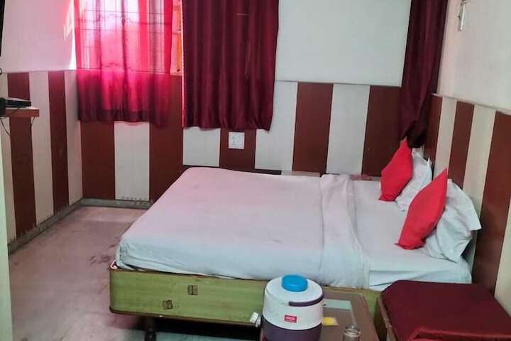 Room 10 of 12