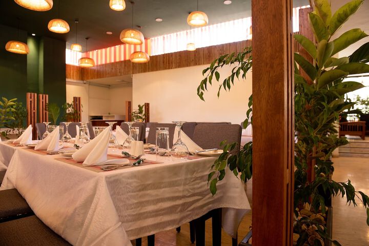 Dining 30 of 49