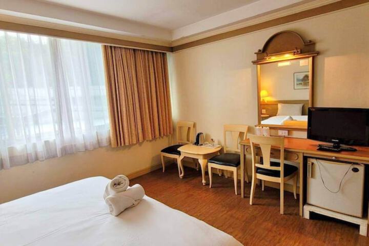 Room 8 of 20