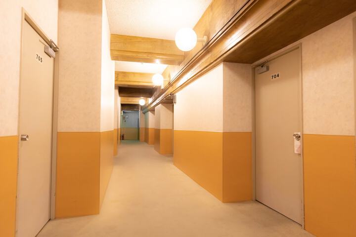 Room 7 of 32
