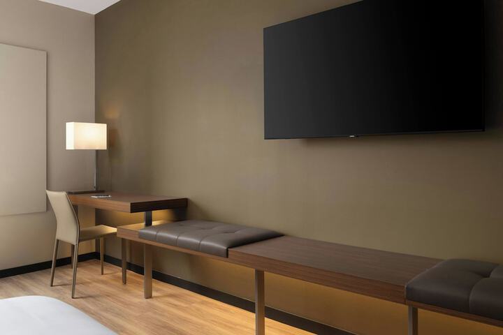 Room 8 of 35