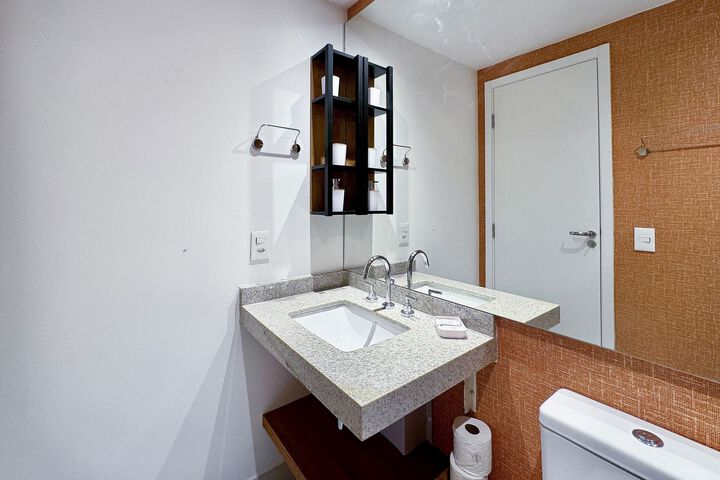 Room 2 of 27