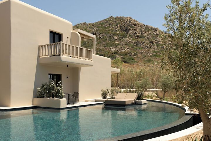 Pool 125 of 252