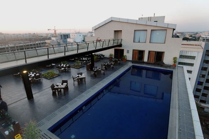 Pool 89 of 125