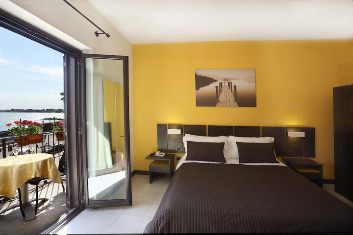 Room 7 of 63