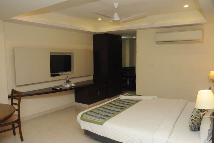Room 10 of 38