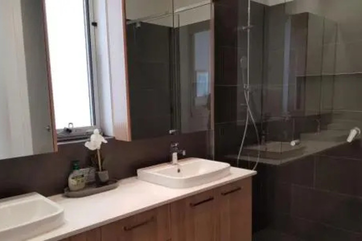 Room 6 of 14