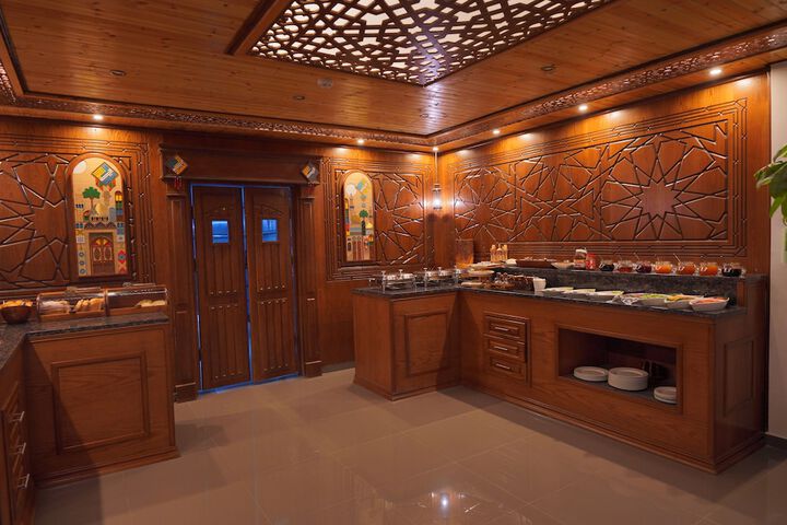 Dining 55 of 61