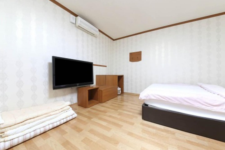 Room 11 of 29