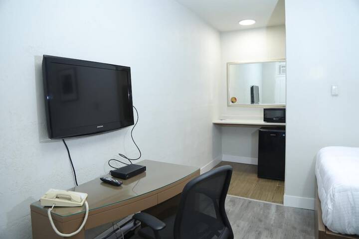 Room 10 of 36