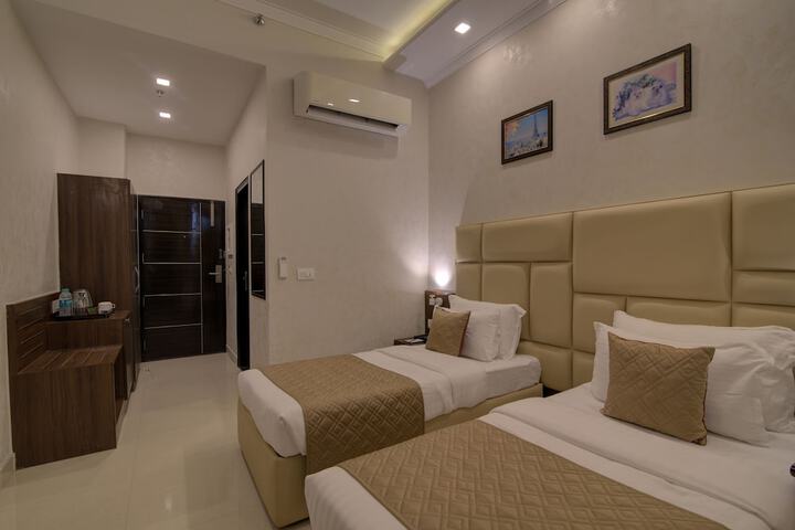 Room 17 of 93