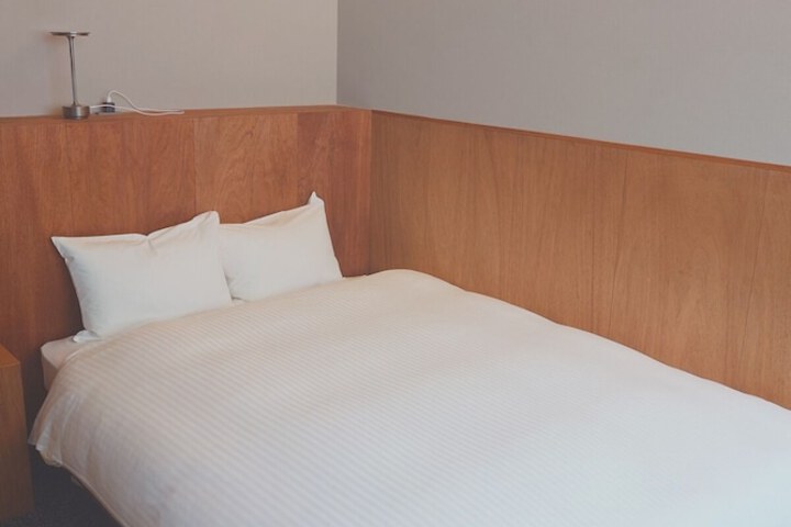 Room 4 of 6
