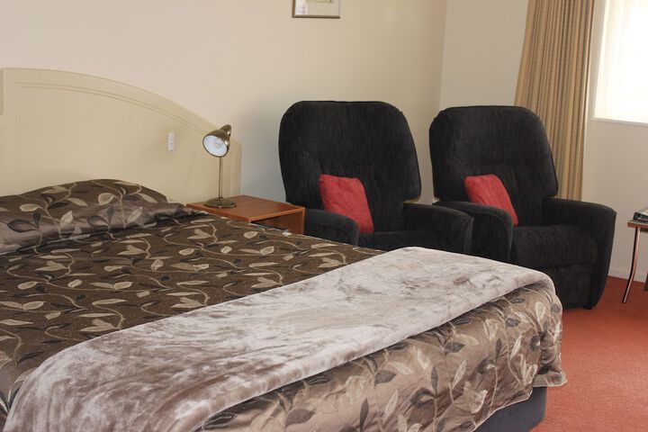 Room 2 of 93