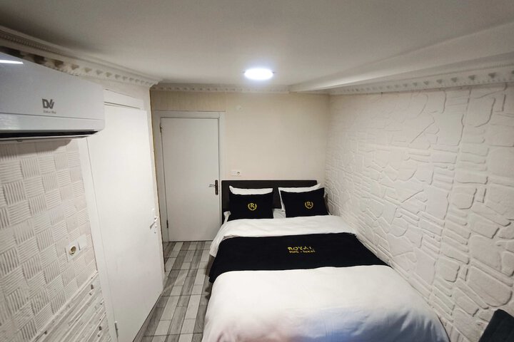 Room 14 of 71