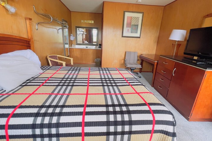 Room 9 of 25
