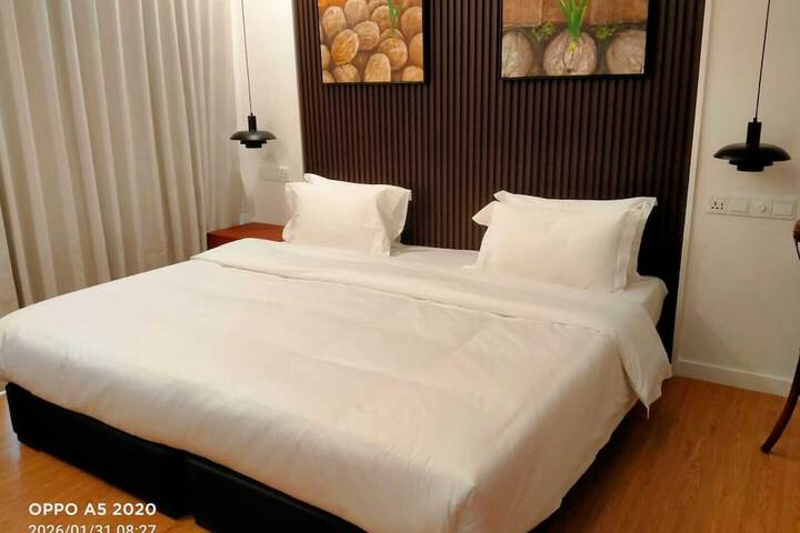 Room 3 of 9