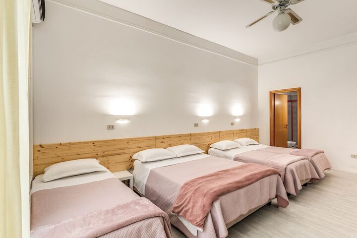 Room 7 of 25