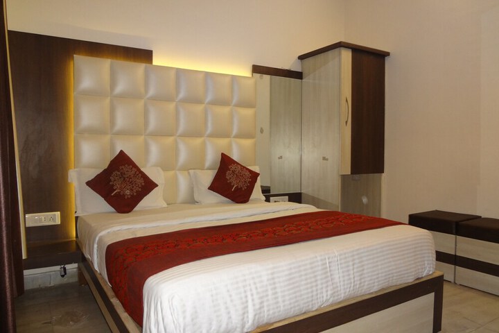Room 19 of 34