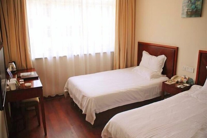 Room 11 of 22