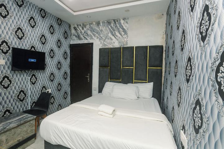 Room 8 of 15