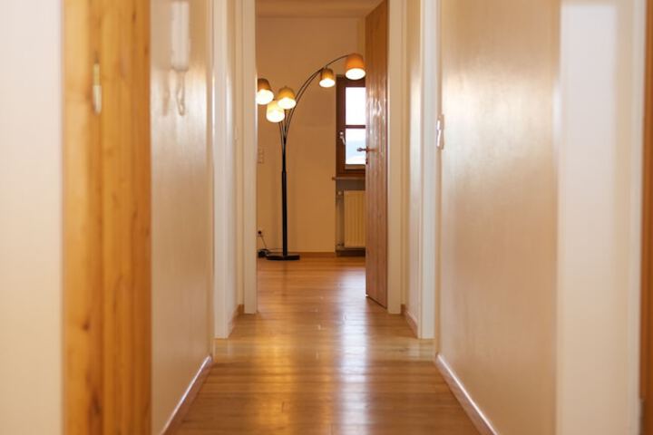 Room 93 of 221