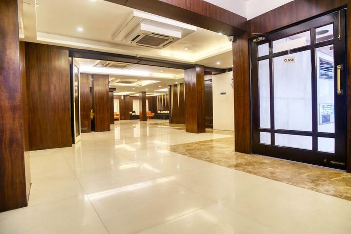 Ballroom/Hall 58 of 78