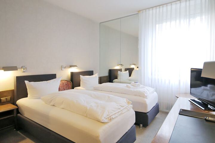 Room 8 of 41