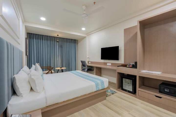 Room 13 of 28