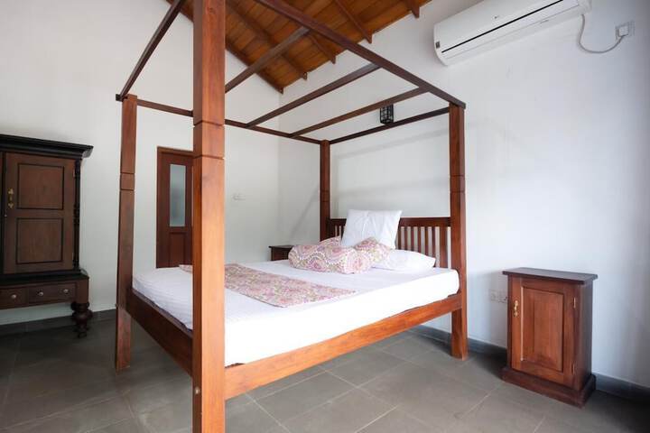 Room 8 of 34