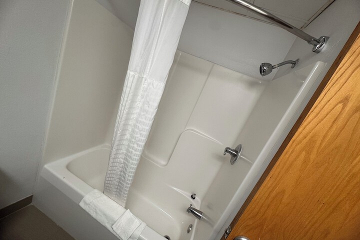 1 King Bed (5 of 7)