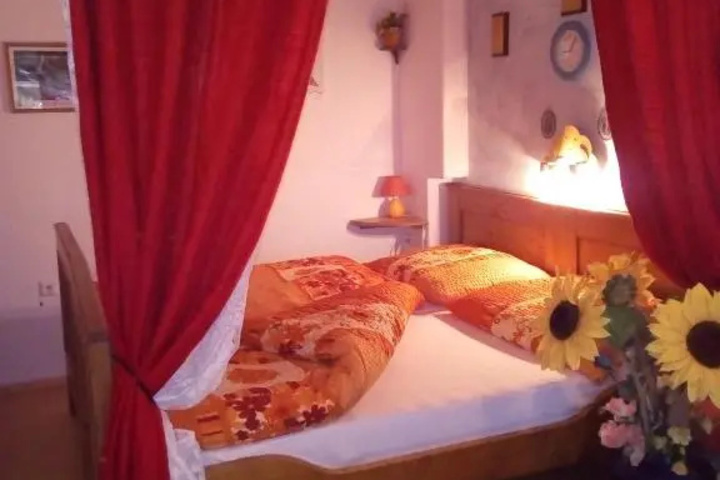 Room 2 of 11