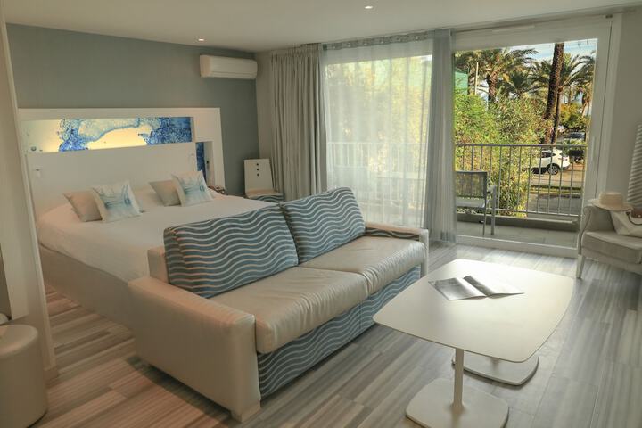 Room 7 of 33