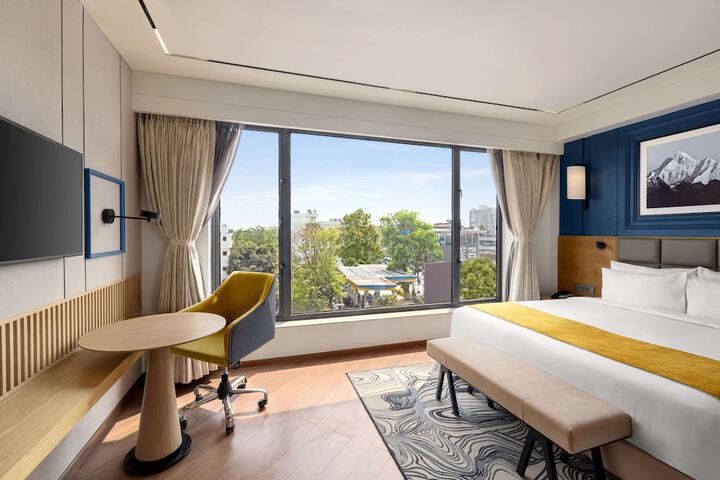 Room 16 of 65