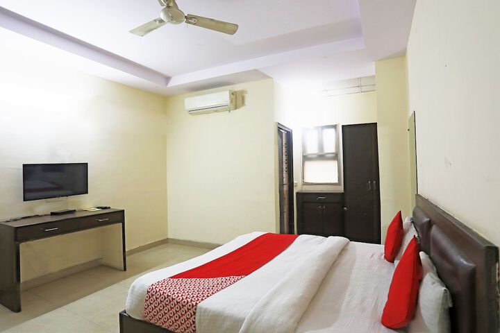 Room 7 of 27