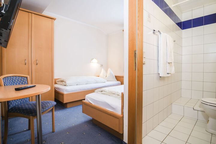 Room 5 of 26