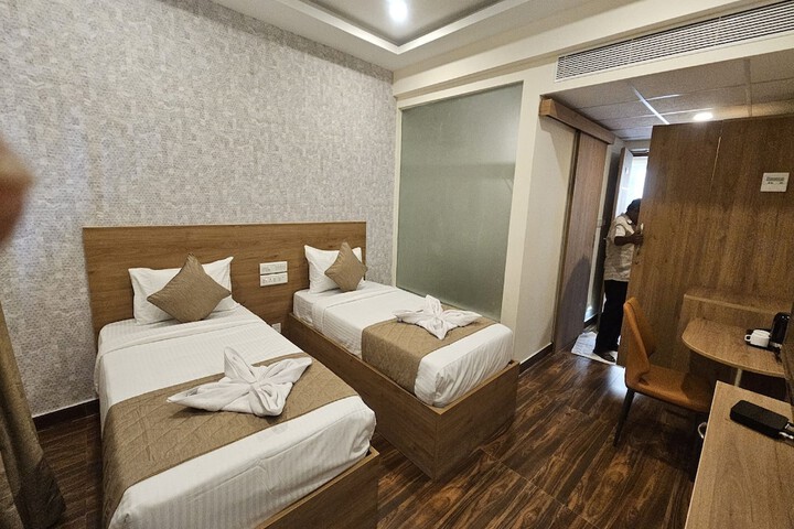 Room 5 of 20